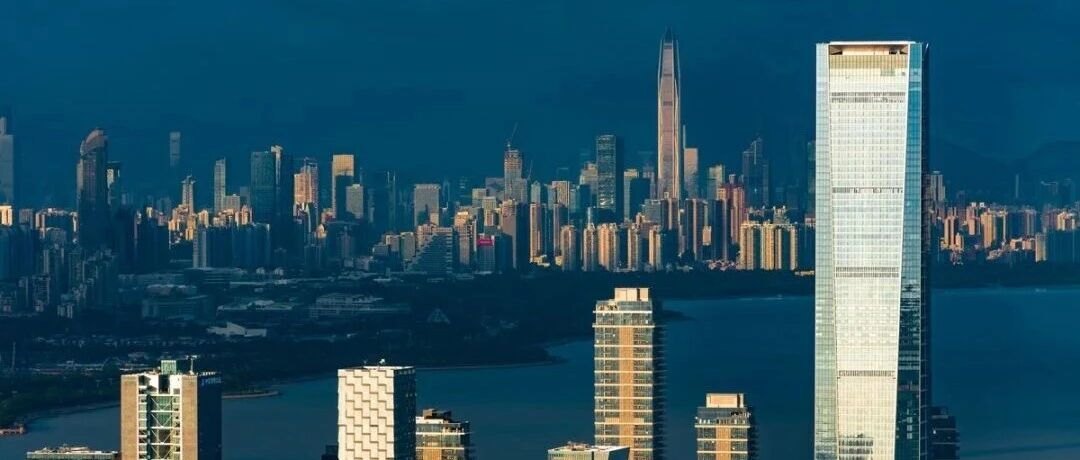 深圳湾的售楼处,最近最不“豪宅”的一幕:穿T恤的90后,不办按揭,半小时刷走78套5000万的房